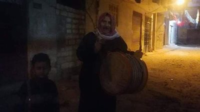 أقدم مسحراتي بالمنطقة.. عم سعيد يتحدى كورونا ليعيد أجواء رمضان زمان بالإسكندرية | فيديو