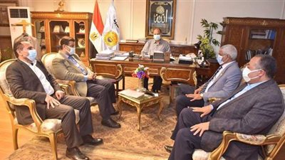 محافظ أسيوط يبحث دعم المشروعات التنموية مع نواب بالبرلمان