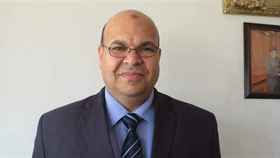 وزير التعليم العالى يتلقى تقريرا حول أداء قطاع التنمية والخدمات بالوزارة