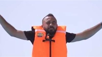 «أفشة» بعد القفز من كبسولة الهوب دروب في حمام السباحة: مابعرفش أعوم |فيديو