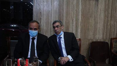 شبانة وياسر رزق والزناتي في عزاء مكرم محمد أحمد | صور