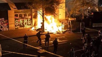 حركة أنتيفا السبب.. تظاهرات وأعمال شغب في بورتلاند الأمريكية | فيديو وصور