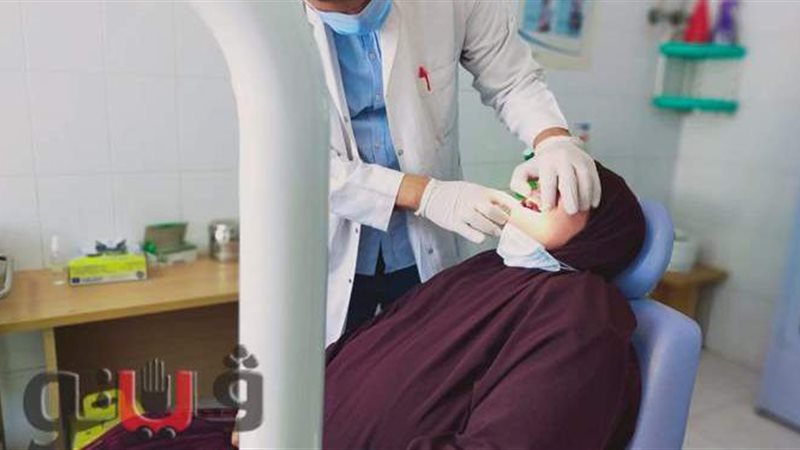 سيدة تعالج بالقافلة