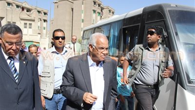 بالفيديو والصور.. وصول محافظ القاهرة إلى منشأة ناصر