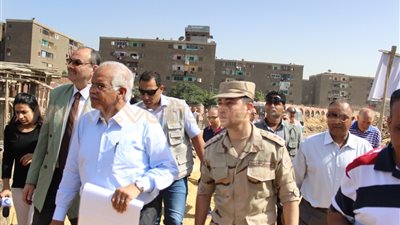بالفيديو والصور.. محافظ القاهرة يتفقد سوق «الواحايد» بالدويقة