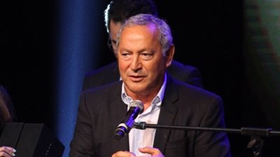 بلومبرج: سميح ساويرس ينقذ الحكومة من قضية تحكيم دولي مع مستثمرين أجانب