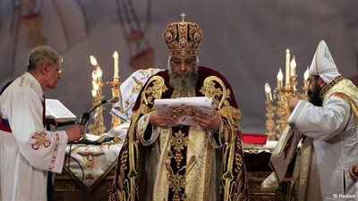 كواليس الاجتماع السري للإطاحة بالرجل القوي في الكنيسة