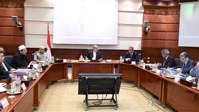 تفاصيل اجتماع مجلس الوزراء.. شريف إسماعيل: أحداث المنيا فردية ونحاسب الجميع بالقانون.. إرسال مشروع قانون الإدارة المحلية لمجلس الدولة.. متابعة تنفيذ 133 مشروعًا بمحافظات القناة بتكلفة 15 مليار جنيه