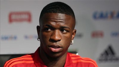 ريـال مدريد يقدم لاعبه البرازيلي فينيوس غدا