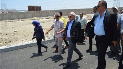 محافظ بورسعيد يتفقد مشروع المجمع الصناعي (صور)