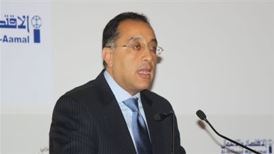 «مدبولي» يتصل بالخط الساخن للتأكد من سير تسجيل بيانات قوائم الانتظار