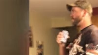 نهاية مروعة لرجل استعرض مهاراته بالأسكوتر الذكي (فيديو)