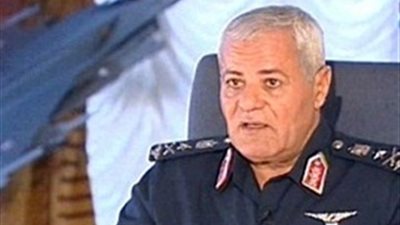 منصور والببلاوي والسيسي يشاركون في جنازة وزير الإنتاج الحربي