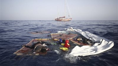 انتقادات لإيطاليا بعد رفض انتشال جثتي مهاجرين من المياه (صور)