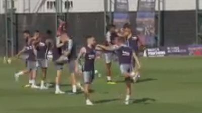 برشلونة يستأنف تدريباته استعدادا للموسم الجديد بدون ميسي (فيديو)