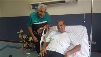 مجدي مصطفى ولاعبو المقاولون في زيارة علاء نبيل بالمركز الطبي (صور)
