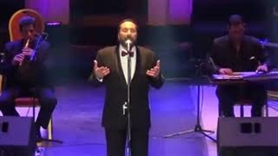 دقيقتان يلخصان حفل علي الحجار بافتتاح «أوبرا إسكندرية الصيفي» (فيديو)