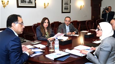 الحكومة تضع ملف الصحة على أجندة الأولويات.. «مدبولي» يجتمع بـ«زايد» للمرة الثانية خلال الأسبوع.. يؤكد: نتابع يوميًا تحسن الخدمات المقدمة.. ويتصل بالخط الساخن للتأكد من تسجيل بيانات