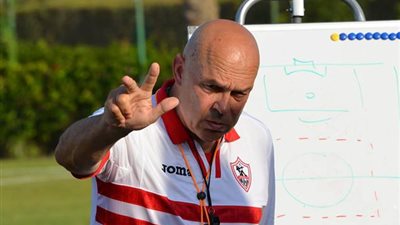 «جروس» يطلب الاستغناء عن 3 لاعبين من الزمالك