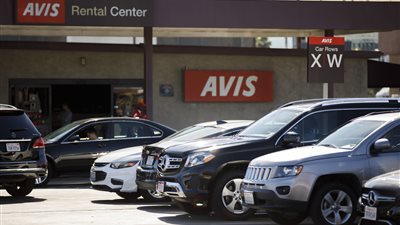 «أمازون» تجلب بطاقات هدايا لمستأجري سيارات Avis