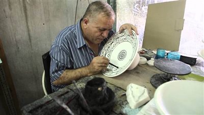 كيف يتم دعم الصناعات اليدوية ؟.. خبير يجيب