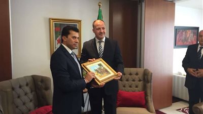 وزير الرياضة يبحث سبل التعاون مع نظيره الجزائري (صور)