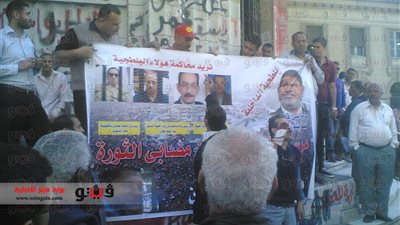 بالصور.. وقفة احتجاجية لمصابى الثورة أمام مكتب النائب العام