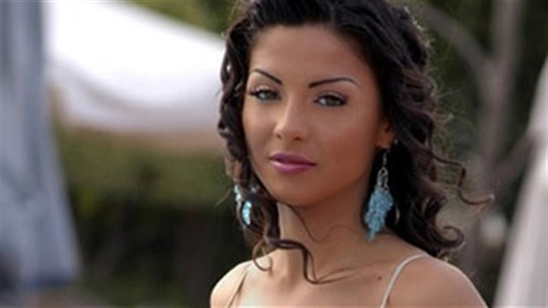  الفنانة دوللي شاهين
