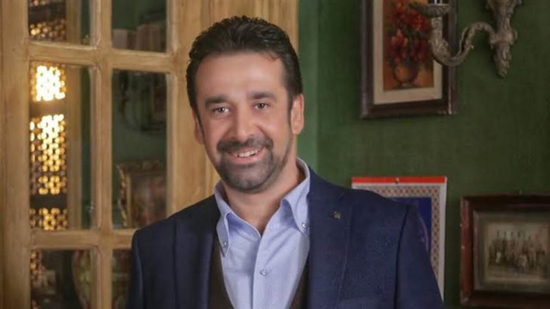 الفنان كريم عبد العزيز