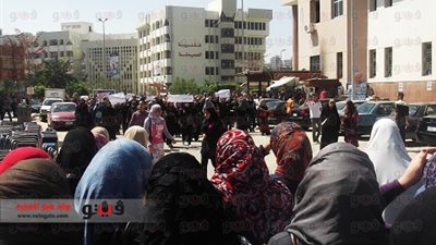وقفة احتجاجية لطلاب تجارة إنجليزى بالمنصورة بسبب نتائج الامتحانات