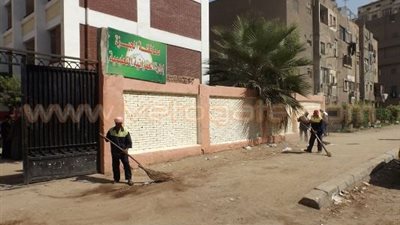 بالصور.. «نظافة الجيزة» ترفع القمامة بمحيط المدارس استعدادا للعام الدراسي