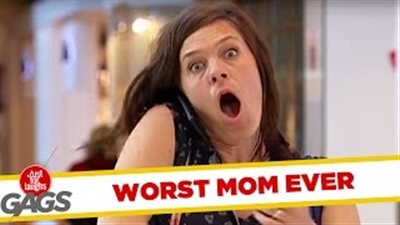 بالفيديو.. امرأة تقذف رضيعها بقوة في حقيبتها