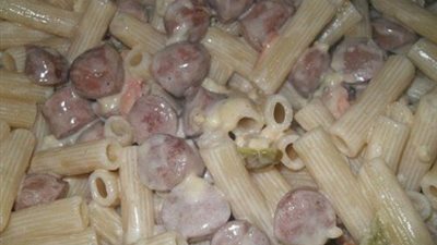 طريقة إعداد «صينية المكرونة بالسوسيس والجبن»