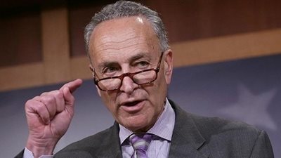 زعيم الديمقراطيين: يتعين ألا يلتقي ترامب وبوتين في اجتماع ثنائي آخر