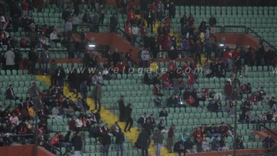 المئات من جماهير الأهلي تغادر مباراة بلاتينيوم غاضبة في الدقيقة 40