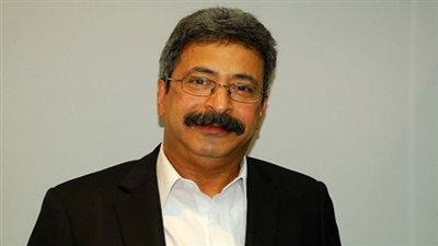 أسامة غريب ساخرًا: «اللي فاتهم شهادات قناة السويس يشتروا بتاعت بنما»