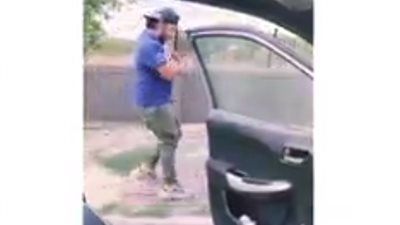 نهاية مروعة لشاب أثناء تحدي رقصة «الكيكي» العالمية (فيديو)