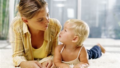 كونى دائما الشخص الذى يثق به طفلك