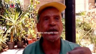 بالفيديو.. مهنة عامل النظافة.. معاناة لا تنتهي