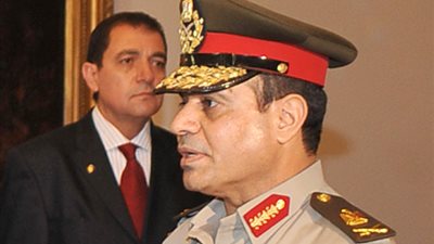 القوات المسلحة تتكفل بعلاج فتاة مصابة بضمور في المخ