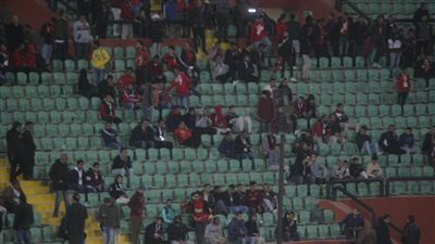 جماهير الأهلي تعود  للتشجيع في مباراة بلاتينيوم باستاد السلام | فيديو