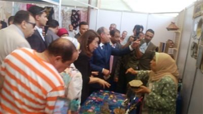 وزيرة التضامن تفتتح معرض الأسر المنتجة بالإسكندرية (صور)