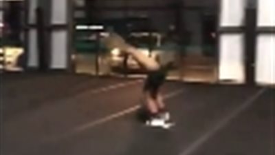 سقوط مروع لشاب حاول استعراض مهاراته في الجمباز (فيديو)