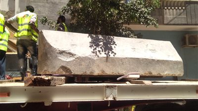 الصور الأولى لنقل تابوت الإسكندرية بعد استخراجه