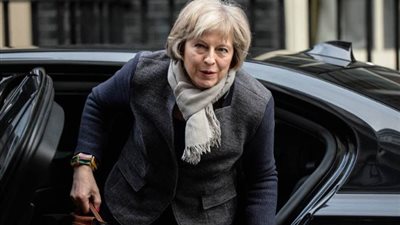 رئيسة وزراء بريطانيا: نقف إلى جانب فرنسا في مواجهة الإرهاب