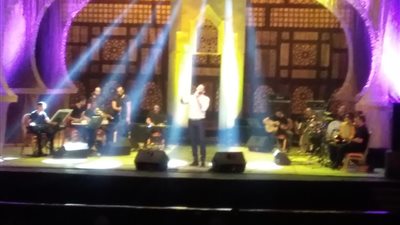 خالد سليم يهدي زوجته أغنية «كل نظرة» في حفله بأوبرا الإسكندرية (صور)