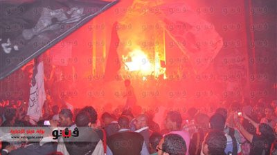 سيارتان لإسعاف المتظاهرين أمام مكتب النائب العام