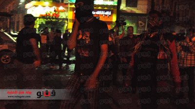 متظاهرون يقطعون المرور فى شارع رمسيس أمام 