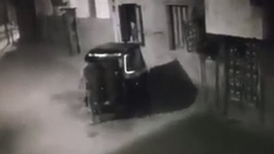 لحظة محاولة اختطاف طفل أمام منزله بأسوان (فيديو)