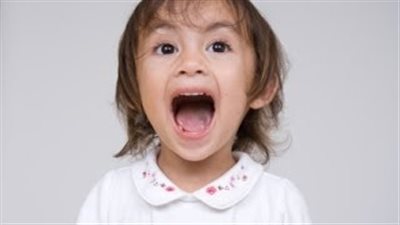 بالفيديو.. طرق التعامل مع طفلك «اللحوح»